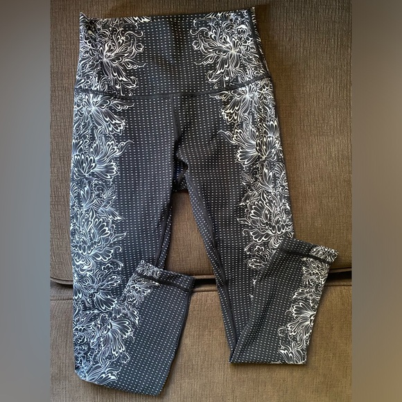 Lululemon Wunder Under Hi-Rise 7/8 Leggings Engineered Print Size 4 - Picture 5 of 7
